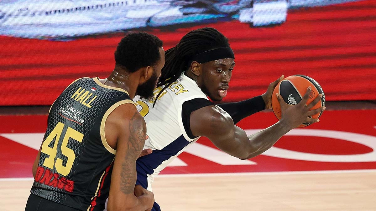 Fenerbahçe son çeyrekte kesildi! "76-69"