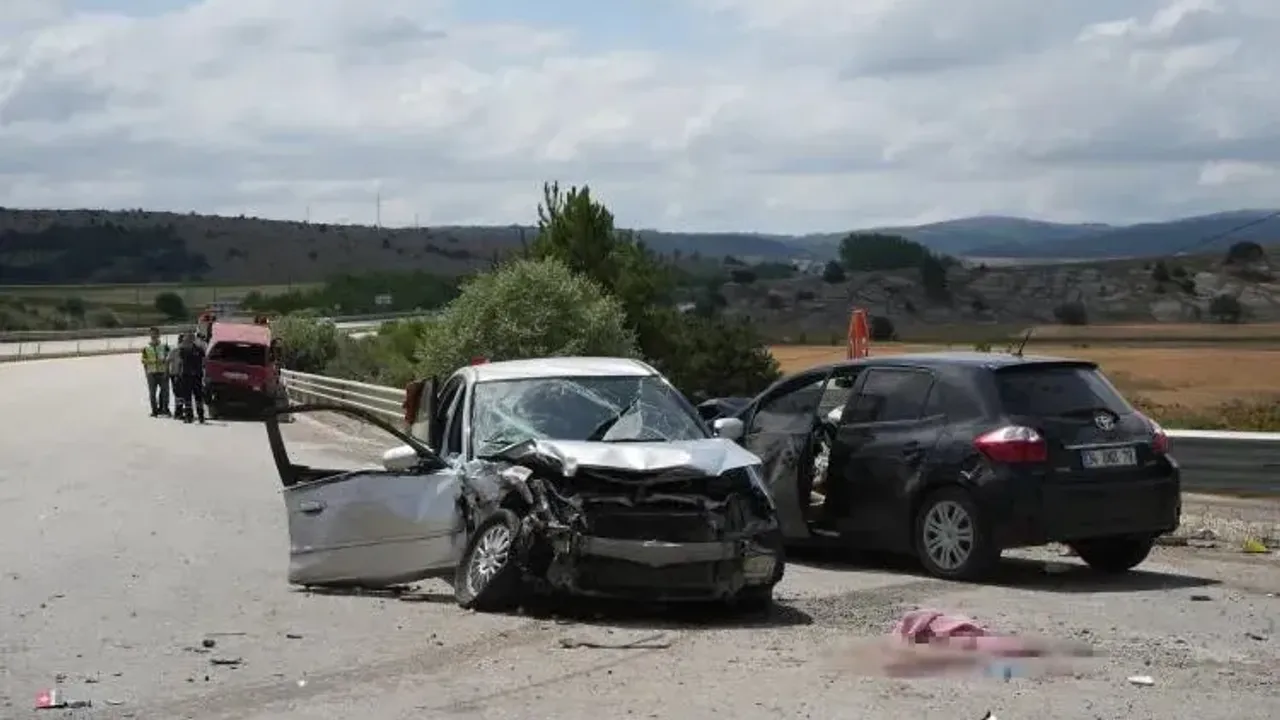 Zincirleme trafik kazası: 12 yaralı