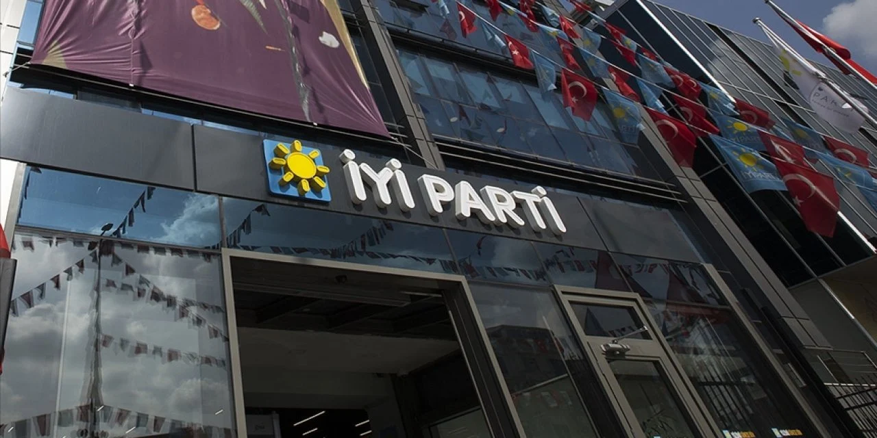 İYİ Parti'de deprem: Topluca istifa ettiler!